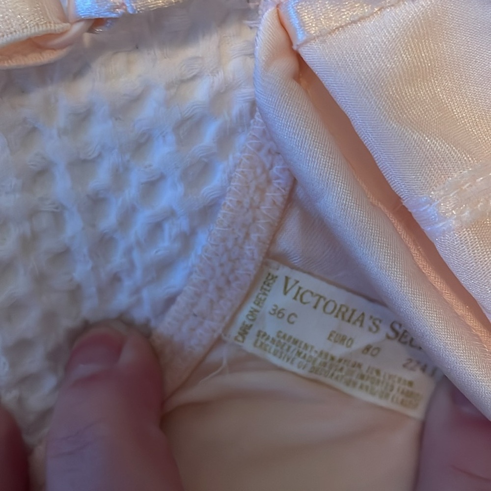 EUC Vintage Victorias Secret Second Skin Satin Bra 36C​​ - Picture 3 of 4